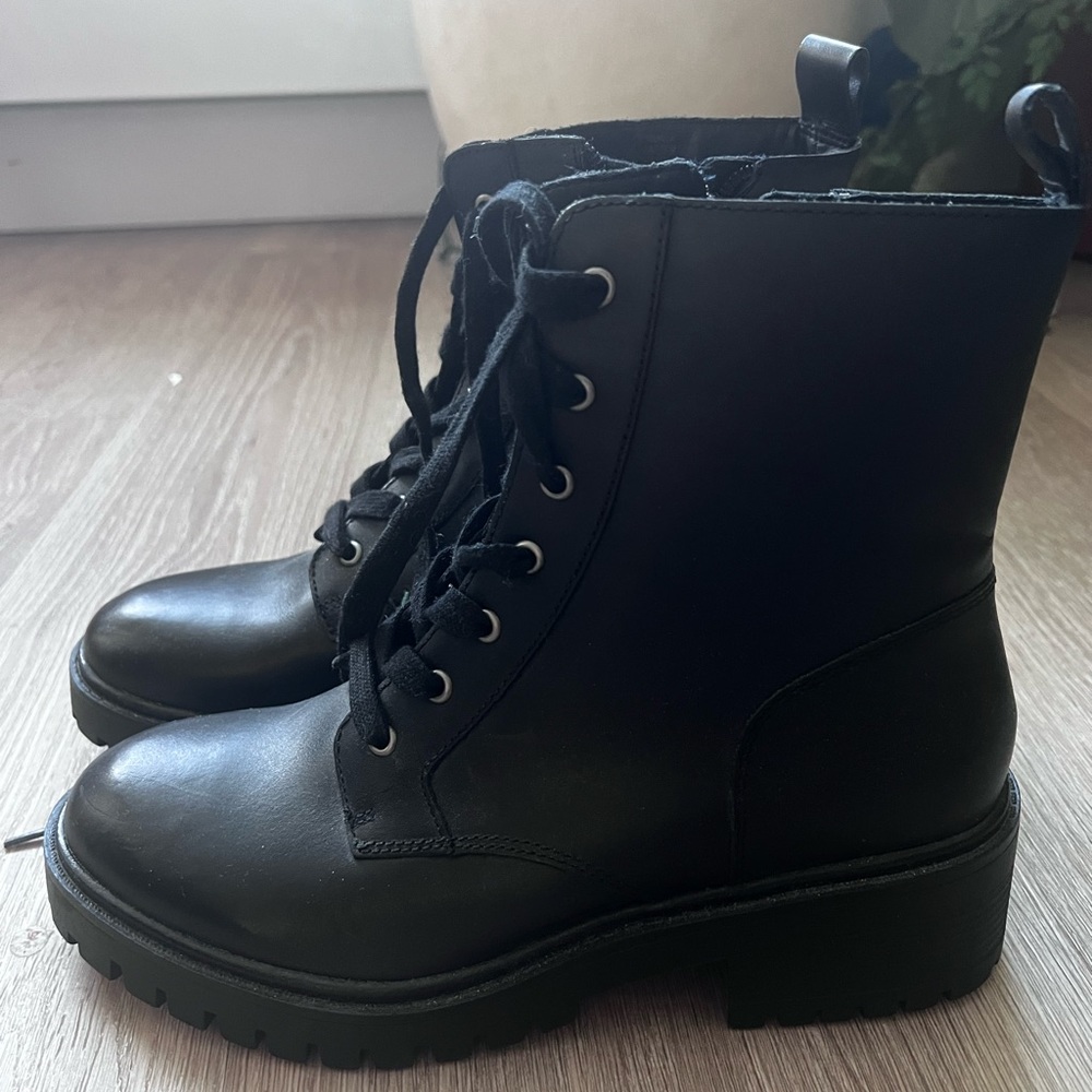 Crown Vintage. Never worn.  No box.  Great boots for fall and winter